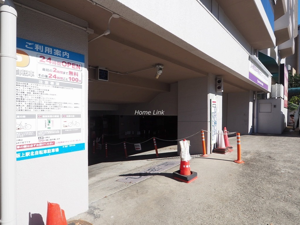小豆沢ローズハイム　駐車場出入口